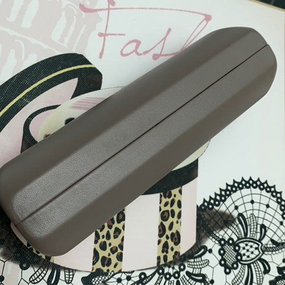 FREE BCBGMaxazria Eyeglasses Hardcase - Picture 4 of 8